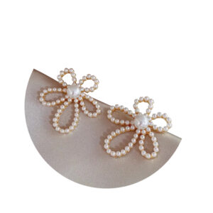 Latest White Pearl Flower Stud Earrings